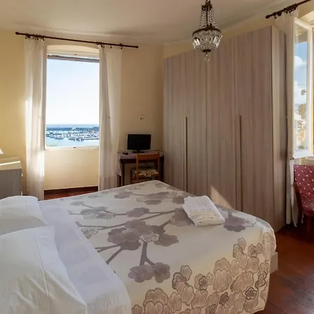 Bandoni Hotel