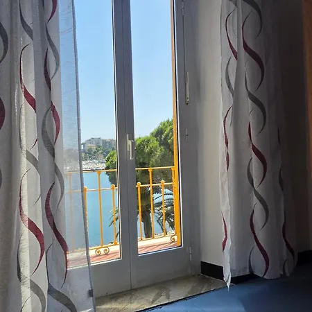 Bandoni Hotel *