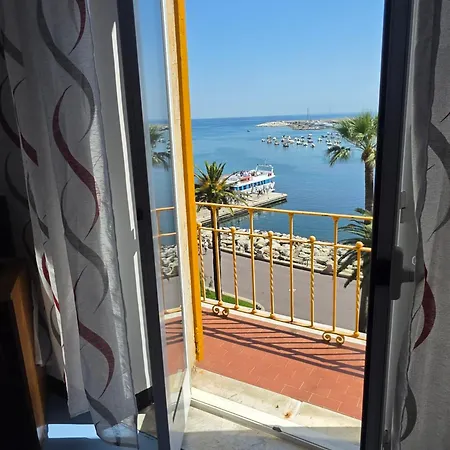 Bandoni Hotel *